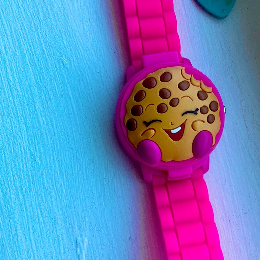 This is a shopkinns watch it opens and Closes